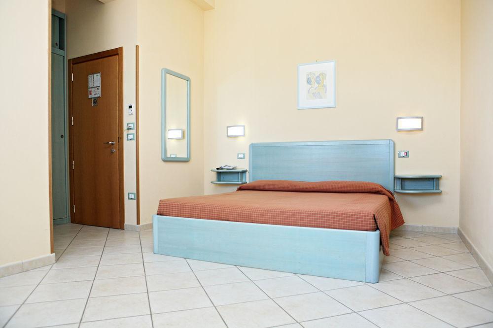 Abbazia Club Hotel Маротта Экстерьер фото